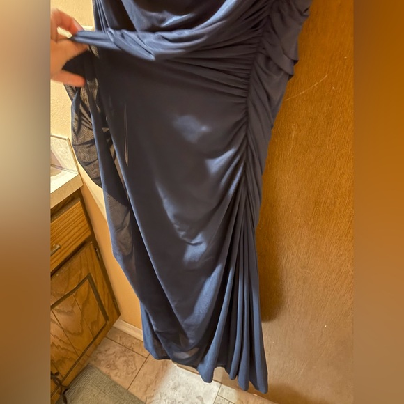 La Femme Navy Ruched Rhinestone Shoulder Gown - Picture 10 of 13